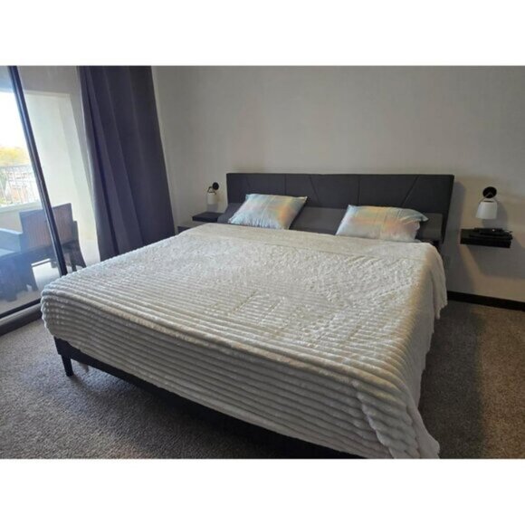 🆕Women Off White 120" x 120"Bedsure Gentle Soft Throw Cute Large Throws Blanket - Picture 3 of 11